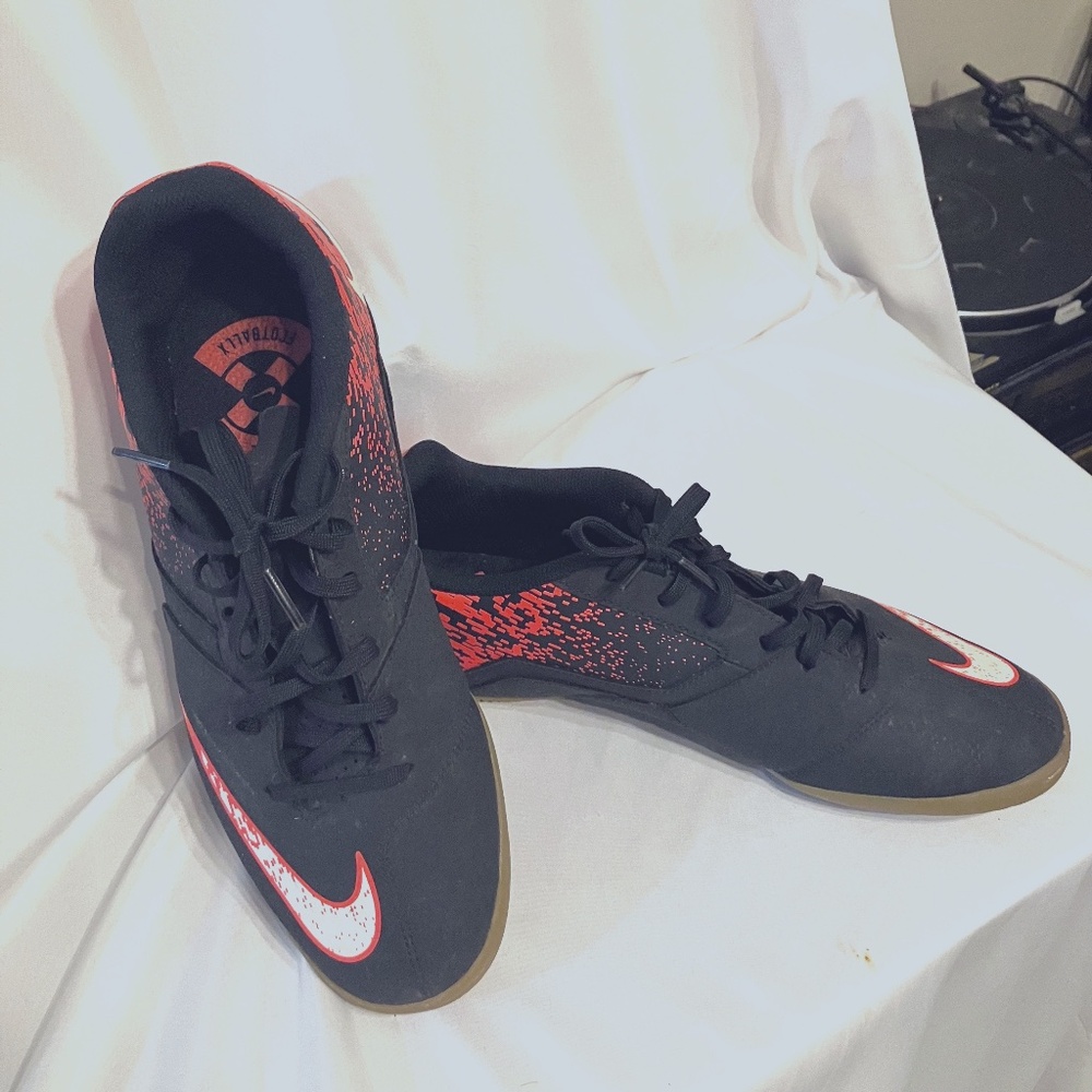 Nike Bombax IC Running Athletic shoes lace up sneakers  826485-018 men's size 10